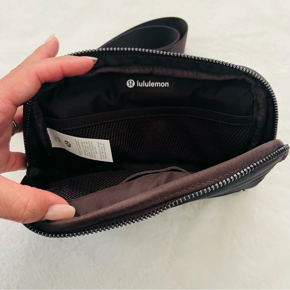 Lululemon Everywhere Belt Bag Wunder Puff Iridescent - Picture 8 of 12